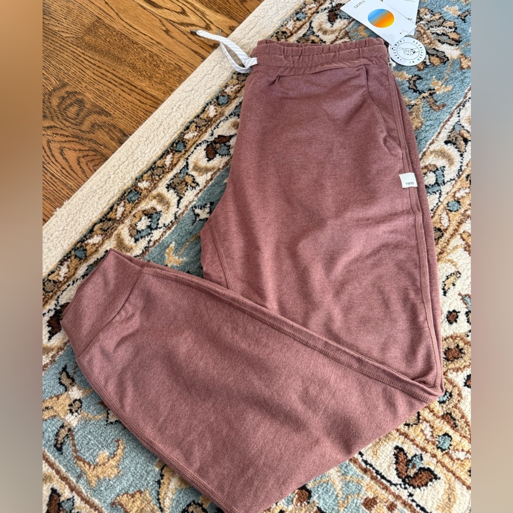 Vuori Performance Joggers Size XS NWT